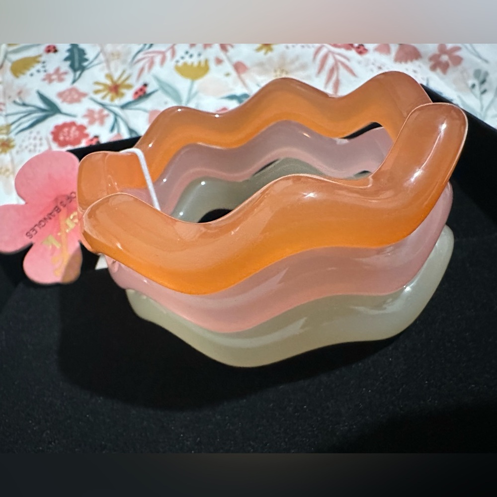 Elegant Wave Resin Bracelet Set - Orange, Pink, Cream